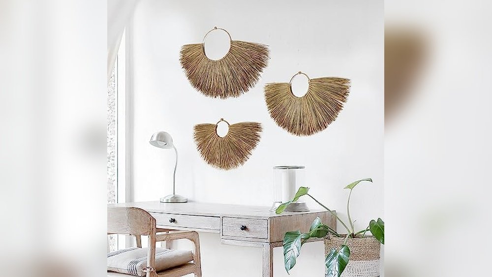 Hand-Woven Seagrass Circular Wall Décor