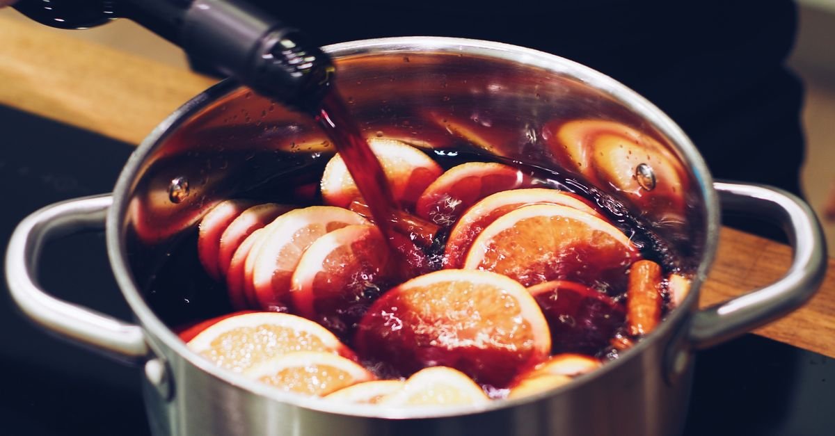 Simmer pot with citrus slices on the stove